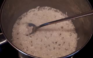 Как варить рисовую кашу на молоке в кастрюле: пошаговый рецепт и пропорции блюда Самая вкусная рисовая каша на молоке